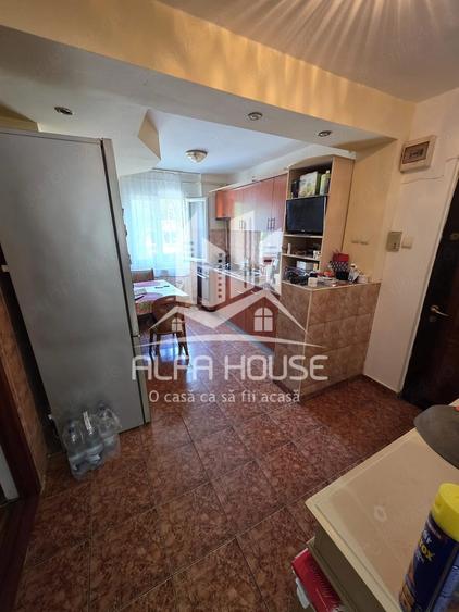 Apartament cu 3 camere decomandat în Moroasa 2