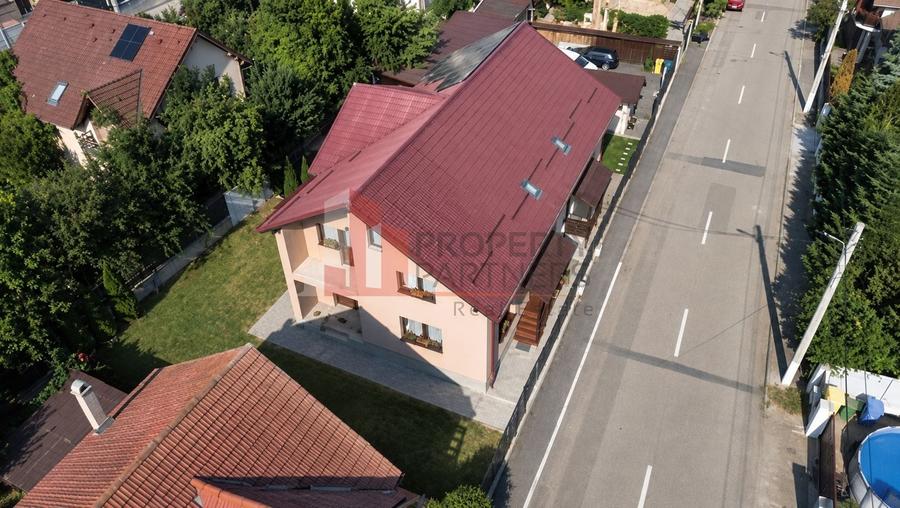 Casă individuală cu 4 camere cu Canalizare în Cristian