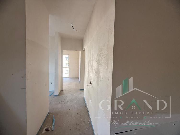 Apartament cu 3 camere semidecomandat în Florești