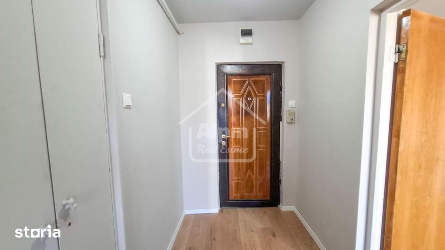Apartament cu 2 camere semidecomandat în Centrul Civic
