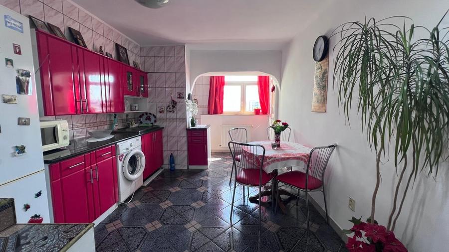 Apartament cu 2 camere decomandat în Drumul Taberei