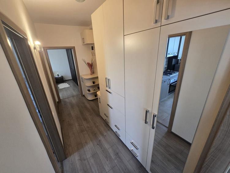 Apartament cu 2 camere decomandat, mobilat în Girocului