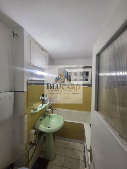 Apartament cu 3 camere semidecomandat în P-ța Gorjului