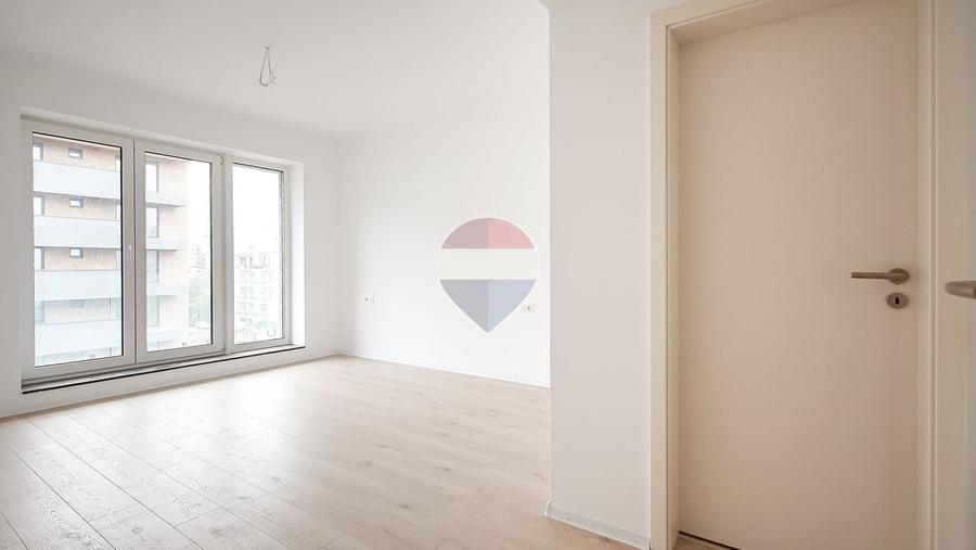Apartament cu 3 camere decomandat în Tractorul