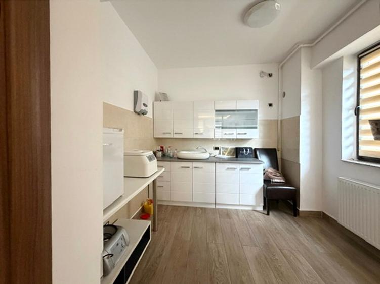Apartament cu 3 camere în Tractorul