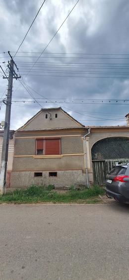 Casă cu 3 camere în Sângătin