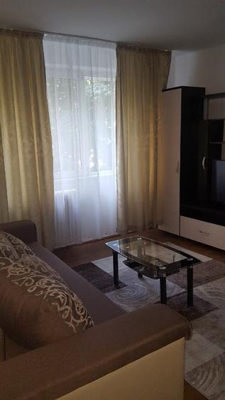 Apartament cu 3 camere semidecomandat în Chibrit