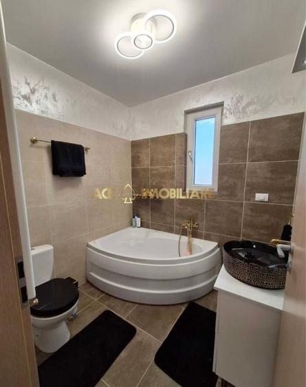 Casă individuală cu 4 camere cu Canalizare în Fundeni