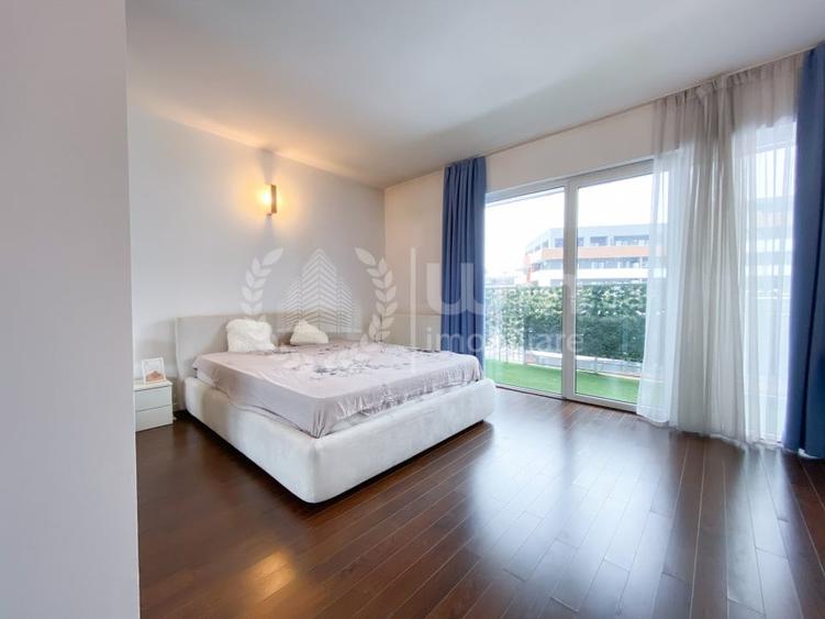 Penthouse cu 5 camere semidecomandat, mobilat în Bună Ziua