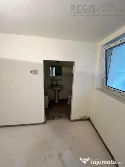 Casă cu 5 camere cu Teren 1590 Mp în Schei