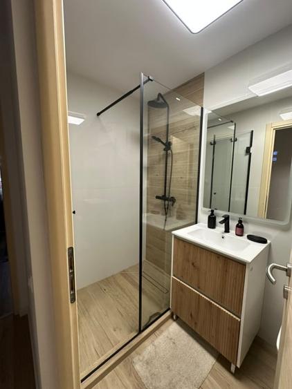Apartament cu 4 camere decomandat, mobilat în Săsar