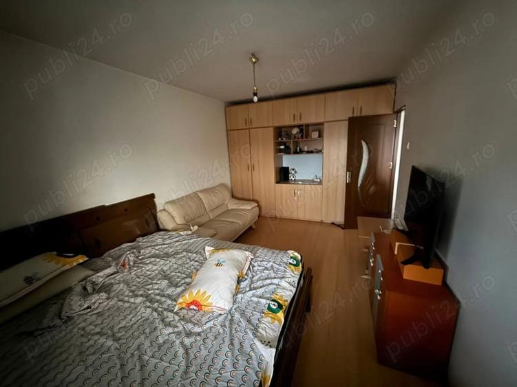 Apartament cu 3 camere decomandat în Colentina