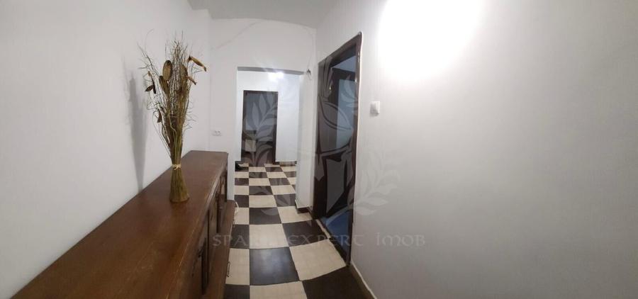 Apartament cu 3 camere decomandat, mobilat în Republicii