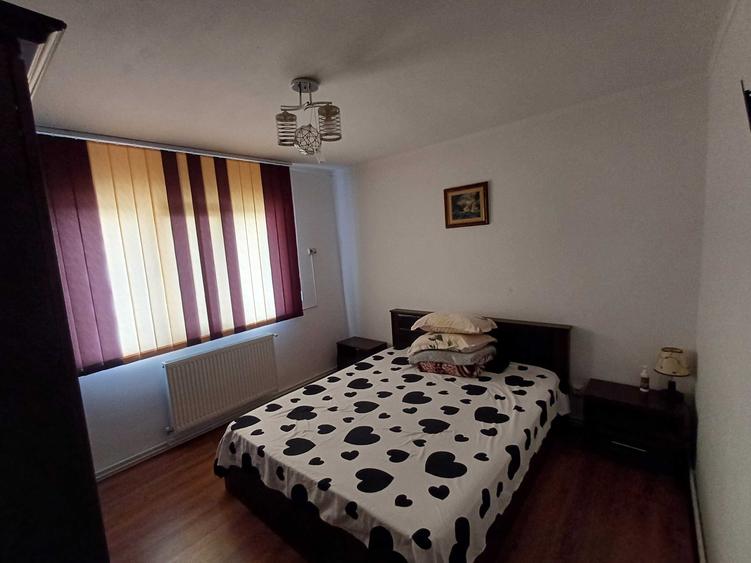 Apartament cu 3 camere decomandat în Micro 11