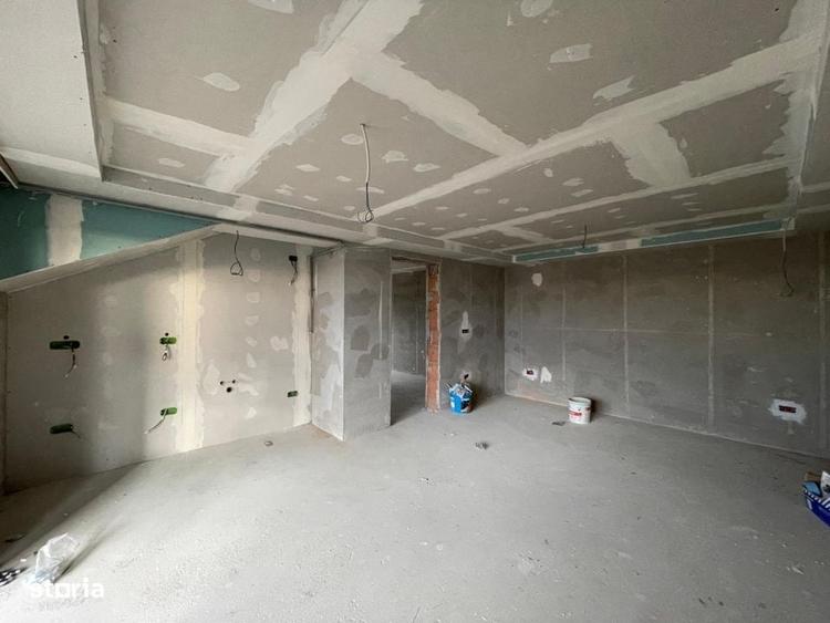 Apartament cu 3 camere semidecomandat în Central