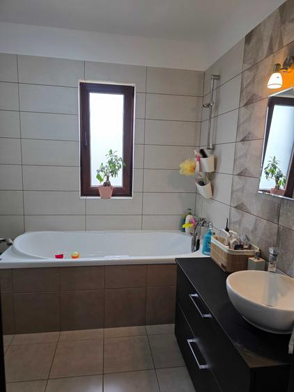 Apartament cu 2 camere semidecomandat în Giroc
