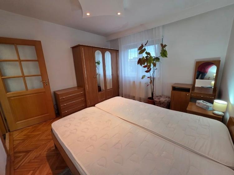 Apartament cu 3 camere decomandat, mobilat în Răcădău