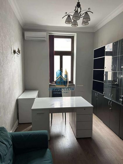 Casă individuală cu 13 camere cu Canalizare în Central