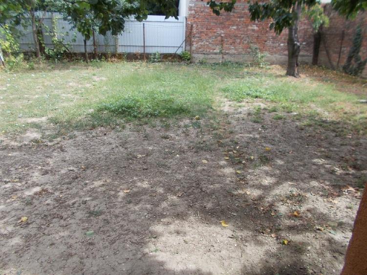 Casă individuală cu 3 camere cu Teren 450 Mp în Central