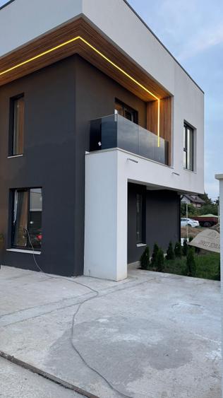 Casă individuală cu 5 camere cu Teren 300 Mp în Berceni