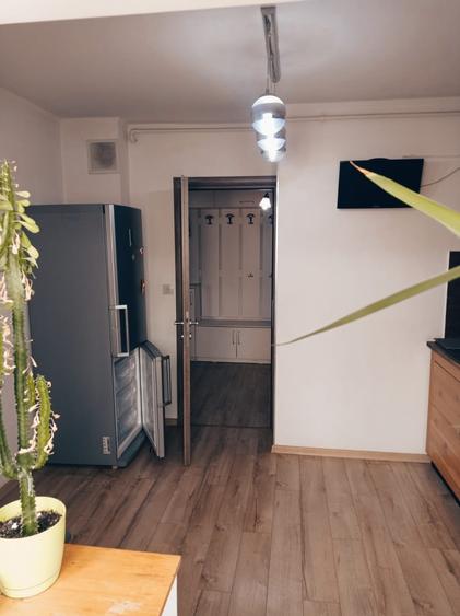 Apartament cu 3 camere decomandat, mobilat în Eremia