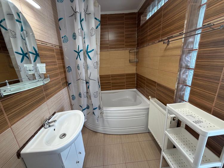 Apartament cu 3 camere decomandat în Vasile Aaron
