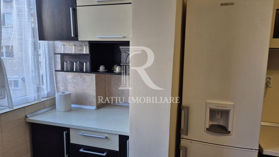 Apartament cu 3 camere decomandat, mobilat în Nufărul