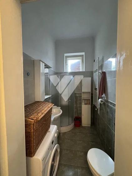 Apartament cu 5 camere, mobilat în Central
