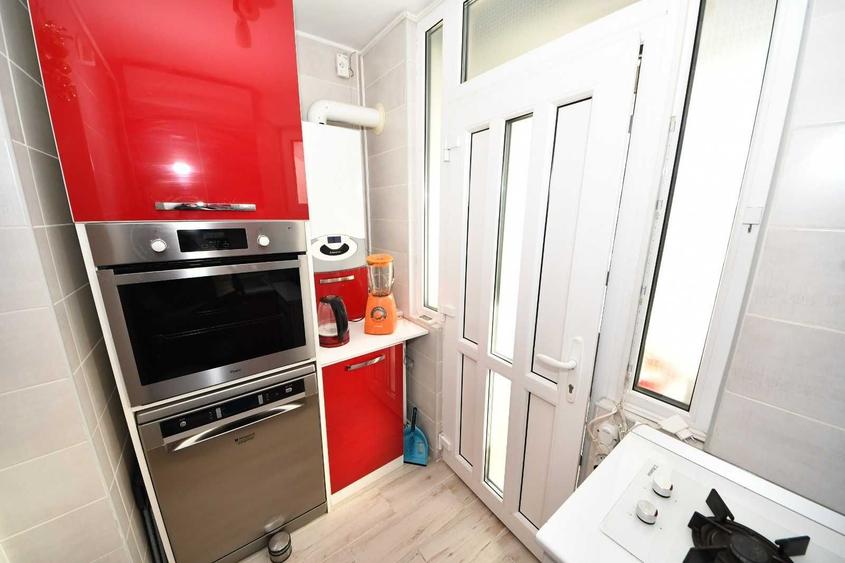 Apartament cu 3 camere decomandat în Sud