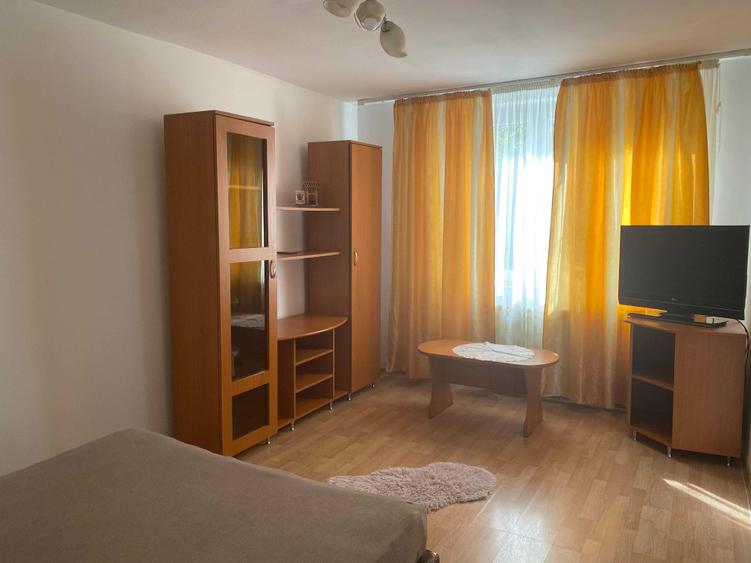 Apartament cu 2 camere decomandat în Precista