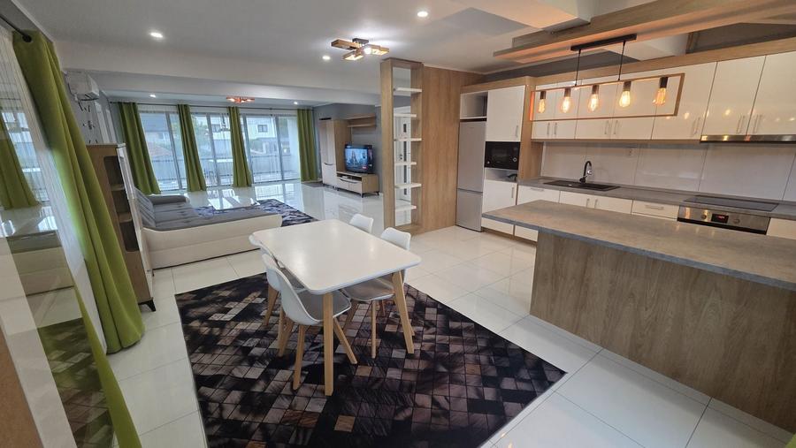 Apartament cu 4 camere decomandat în Central