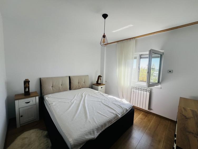 Apartament cu 3 camere decomandat în Drumul Taberei