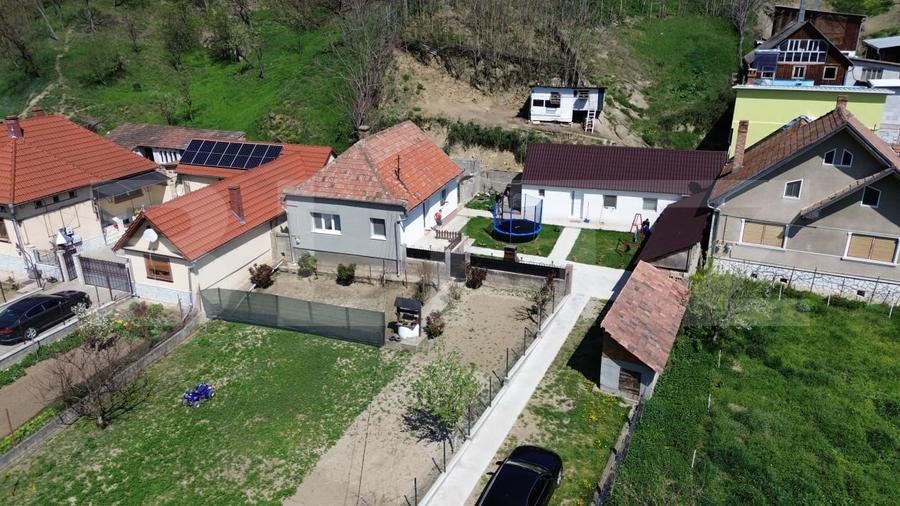 Casă individuală cu 4 camere cu Canalizare în Vințu de Jos
