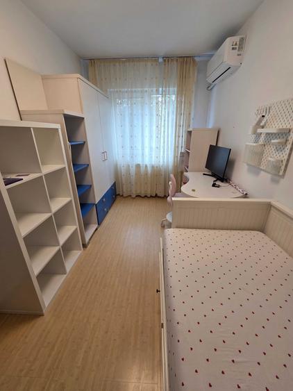 Apartament cu 3 camere semidecomandat în Nord