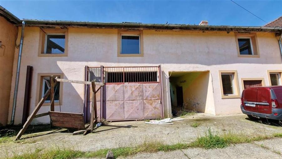 Casă individuală cu 5 camere cu Teren 1316 Mp în Vest