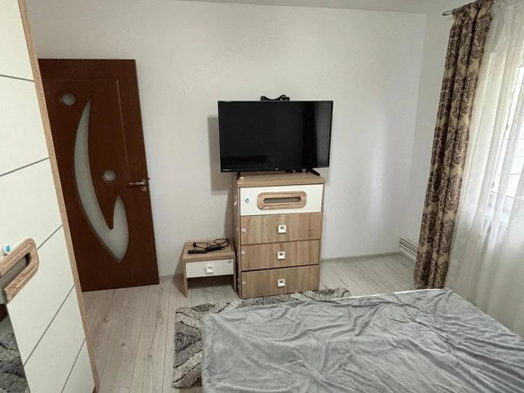Apartament cu 3 camere decomandat în Rovine