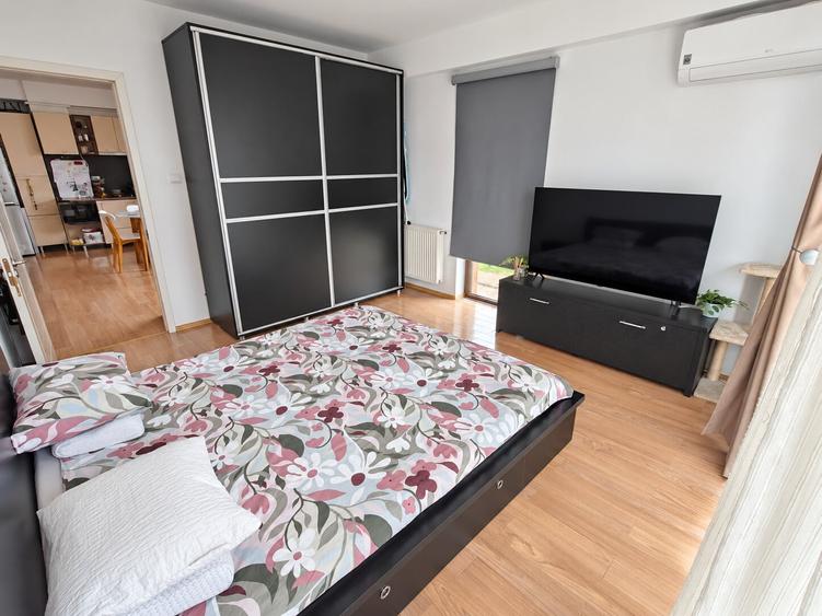 Apartament cu 3 camere semidecomandat în Nord-Est