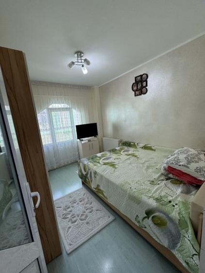 Apartament cu 4 camere decomandat, mobilat în 9 Mai