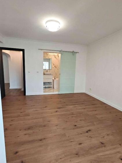 Apartament cu 4 camere decomandat în Decebal