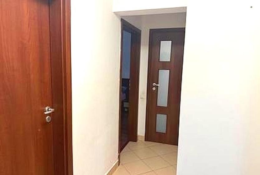 Apartament cu 3 camere decomandat, mobilat în Titan