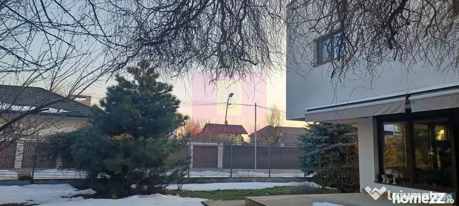 Casă cu 7 camere cu Teren 508 Mp în Săbăreni