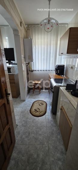 Apartament cu 3 camere decomandat, mobilat în Micro 4