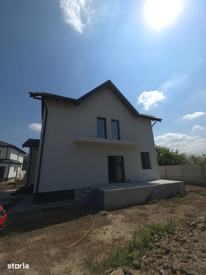 Casă cu 4 camere cu Teren 400 Mp în Domnești