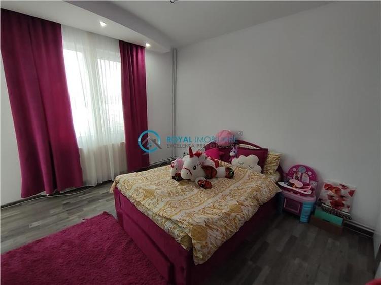Casă individuală cu 6 camere cu Canalizare în Traian