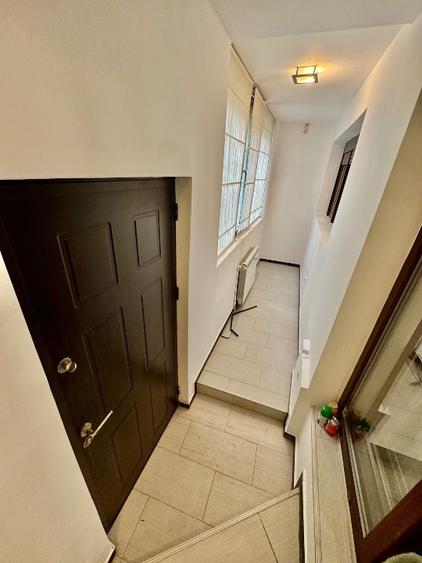Apartament cu 3 camere decomandat, mobilat în Tei