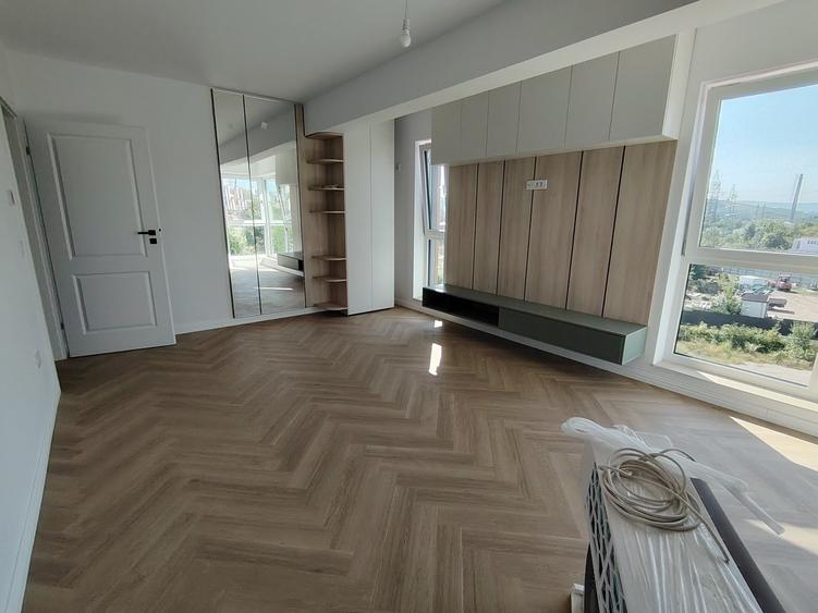 Apartament cu 3 camere decomandat în Cug