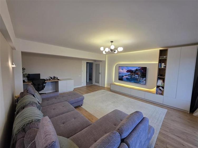 Apartament cu 3 camere decomandat în Timpuri Noi
