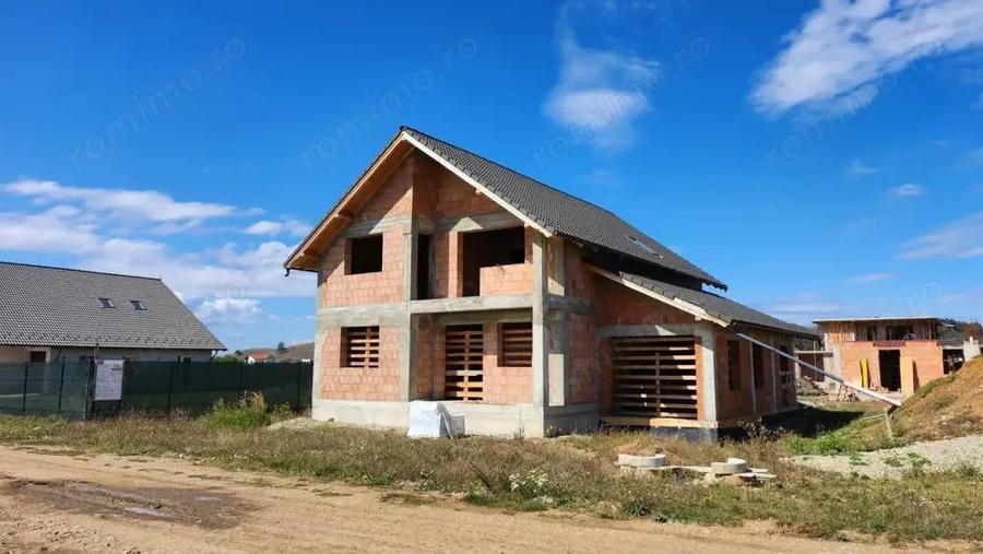 Casa la rosu in Sanpetru - zona Livada - 3
