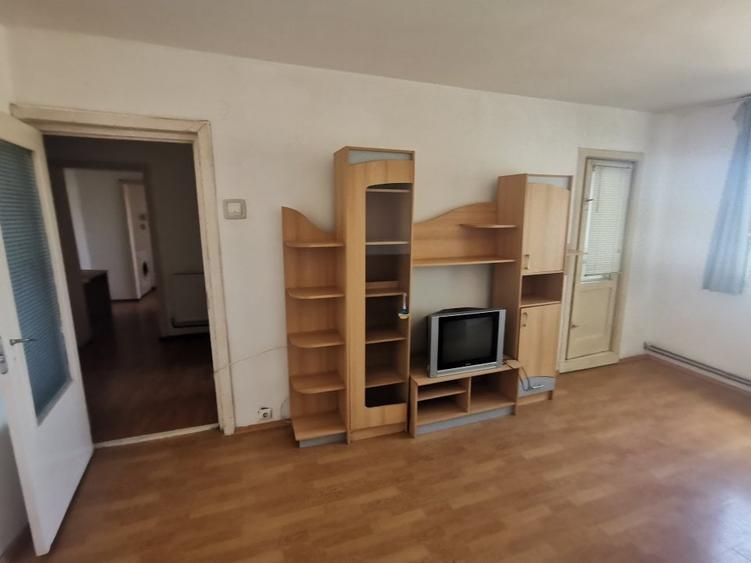 Lipovei- Ion Ionescu de la Brad 3 camere 350 euro - 1