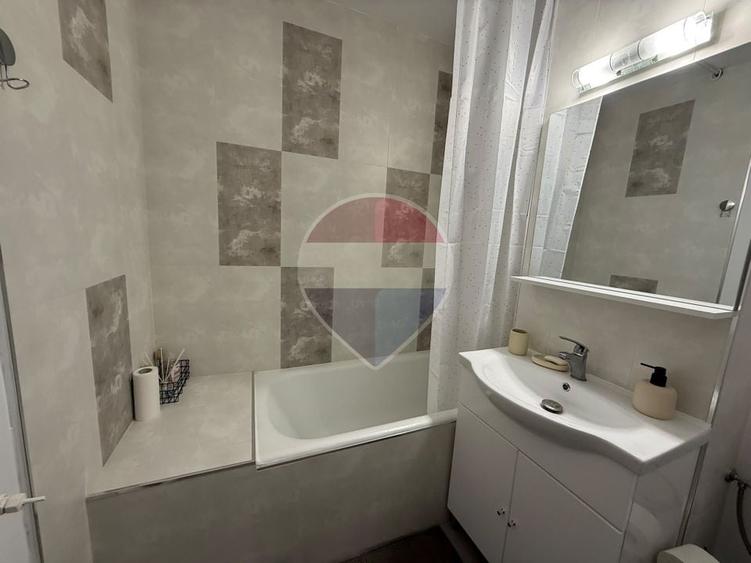 Apartament cu 2 camere decomandat în Peneș Curcanul
